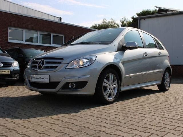 Silber Gebraucht 2011 Mercedes B180 Van / Kleinbus | 3.450 € (Guter Preis) - Bild 1/4