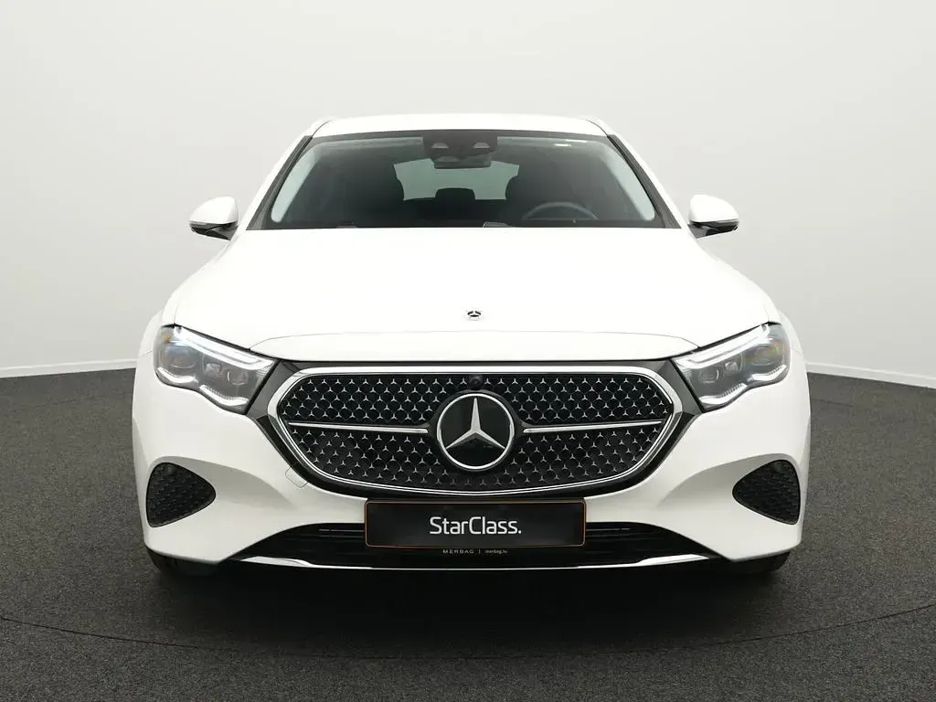 Gebraucht Mercedes E200 204 PS (150 kW) 2025 Weiß Kombi