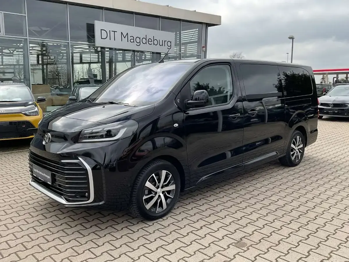 Gebraucht Toyota Proace Verso Team 177 PS (130 kW) 2024 Black metallic Kombi