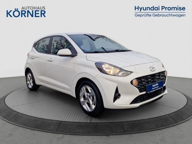 Weiss Gebraucht 2020 Hyundai i10 Trend Kleinwagen | 12.680 € (Fairer Preis) - Bild 1/4