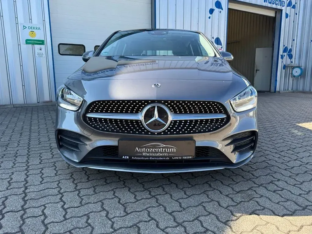 Gebraucht Mercedes B180 AMG 136 PS (100 kW) 2022 Grau Kleinwagen