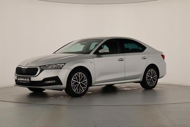 Silber Gebraucht 2021 Skoda Octavia Clever Limousine | 20.990 € (Guter Preis) - Bild 1/4