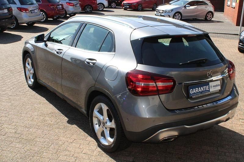 Gebraucht Mercedes GLA180 Urban 122 PS (89 kW) 2017 Grau SUV