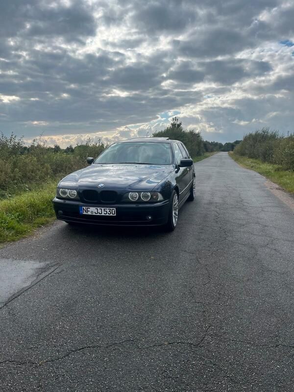 Blau Gebraucht 2001 BMW 530 Kombi | 3.900 € (Teuer) - Bild 1/3