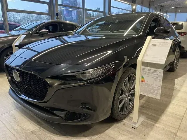 Neu Mazda 3 Sky 140 PS (102 kW) 2026 Jet blackmetallic Limousine