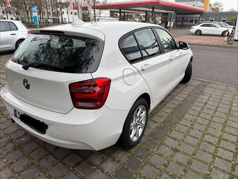 Gebraucht BMW 114 102 PS (75 kW) 2014 Weiß Kleinwagen