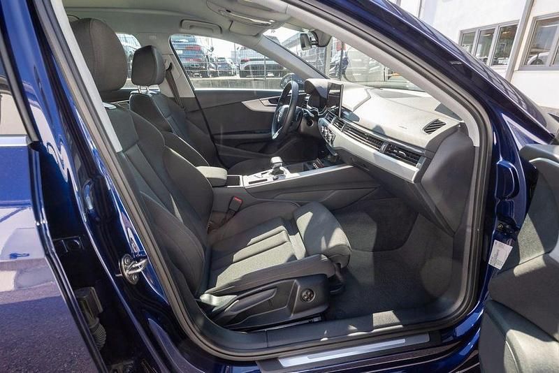 Gebraucht Audi A4 Advanced Plus 204 PS (150 kW) 2022 Navarrablau metallic Kombi