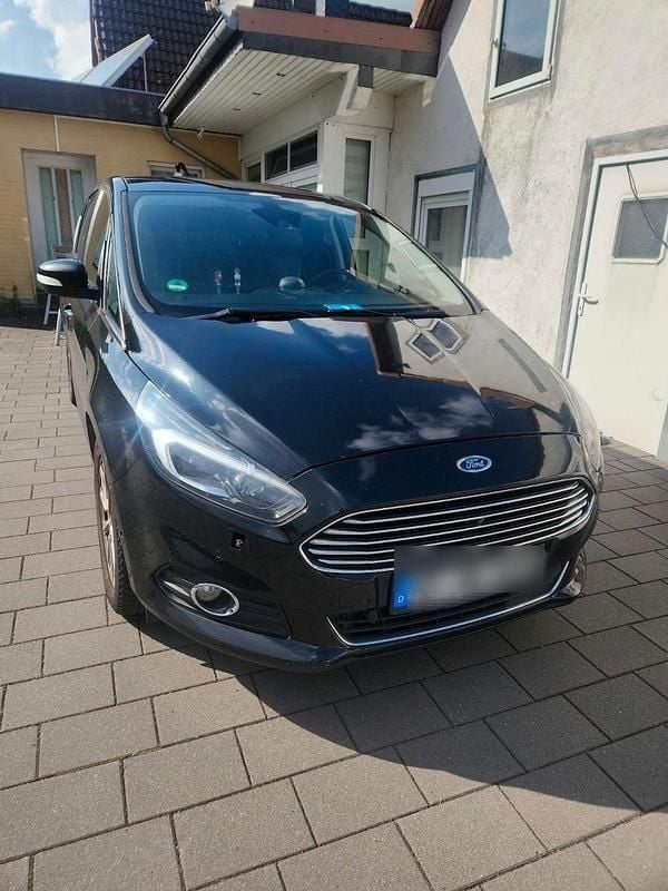 Schwarz Gebraucht 2016 Ford S-MAX Titanium Van / Kleinbus | 12.000 € (Fairer Preis) - Bild 1/4