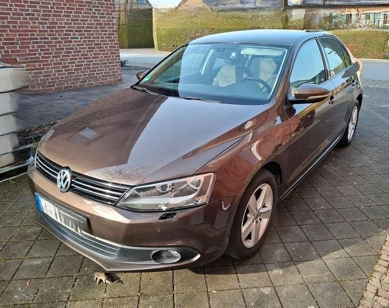 Gebraucht VW Jetta Comfortline 105 PS (77 kW) 2011 Braun Limousine