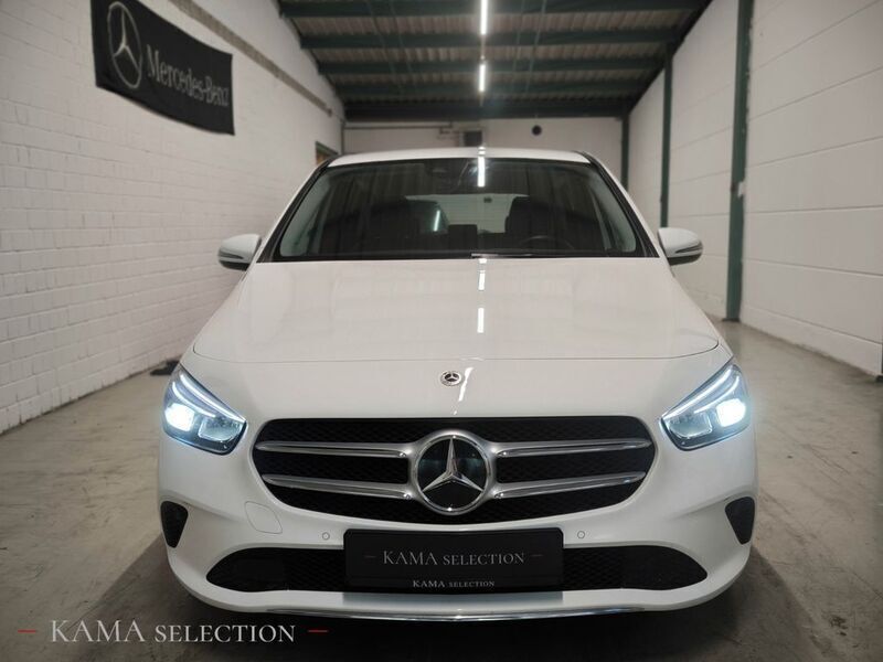 Weiß Gebraucht 2020 Mercedes B200 Style Van / Kleinbus | 22.900 € (Fairer Preis) - Bild 1/4