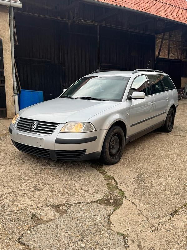 Silber Gebraucht 2001 VW Passat Kombi | 800 € (Superpreis) - Bild 1/4