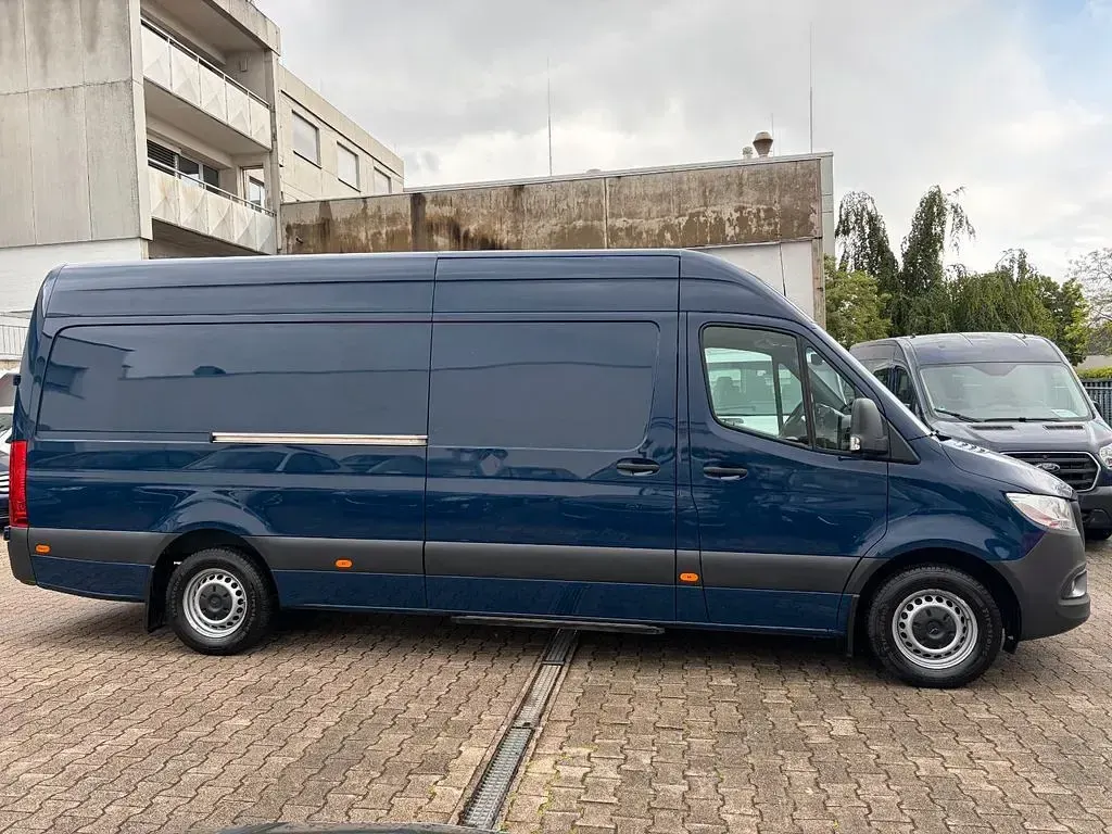 Używany Mercedes Sprinter 150 KM (110 kW) 2020 Niebieski Van