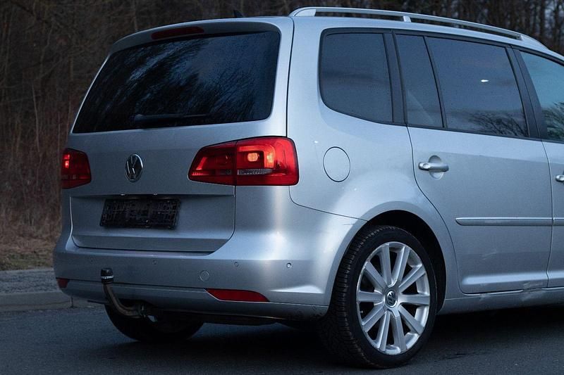 Gebraucht VW Touran Highline 140 PS (102 kW) 2012 Silber Van / Kleinbus