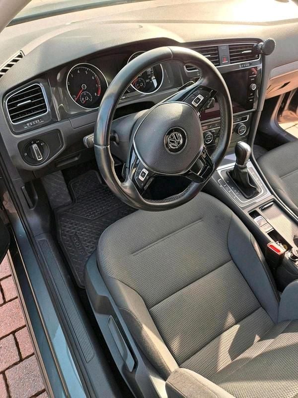 Gebraucht VW Golf VII 110 PS (80 kW) 2018 Grau Kombi