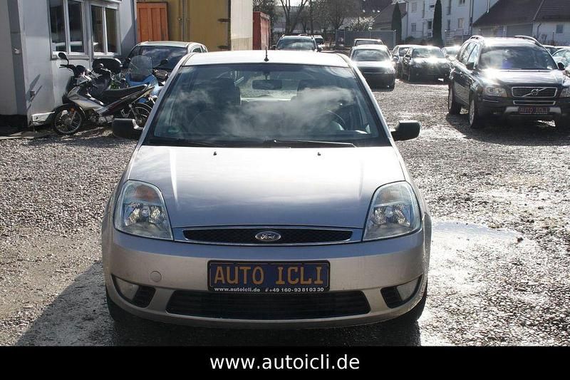 Gebraucht Ford Fiesta Ghia 80 PS (58 kW) 2005 Silber Kleinwagen