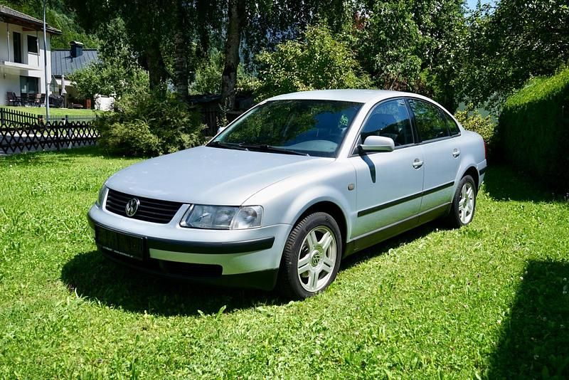 Silber Gebraucht 1998 VW Passat Highline Limousine | 8.900 € - Bild 1/4