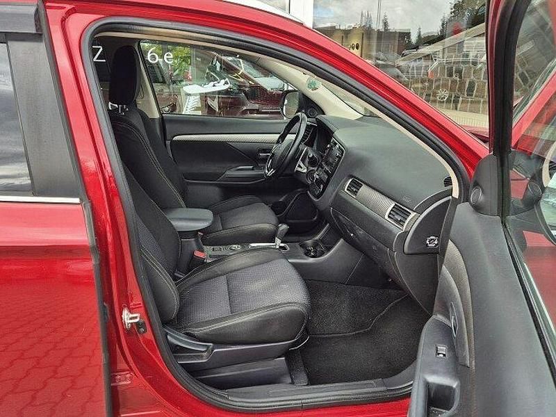 Gebraucht Mitsubishi Outlander 150 PS (110 kW) 2016 Karminrot (m) SUV