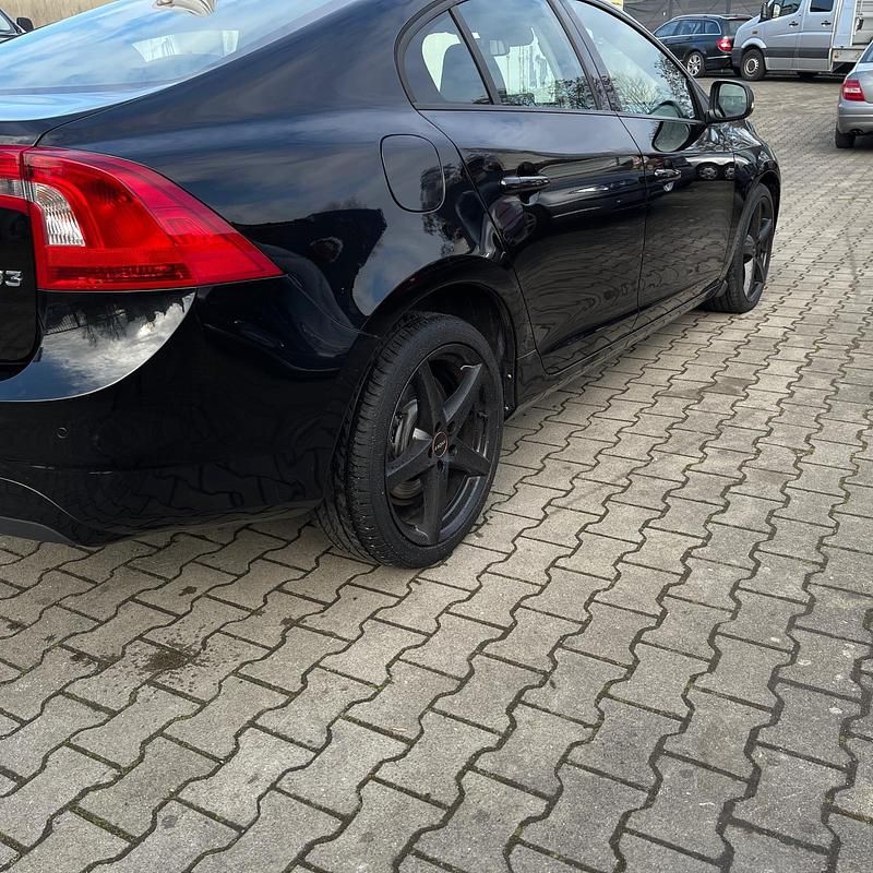 Gebraucht Volvo S60 150 PS (110 kW) 2015 Schwarz Limousine