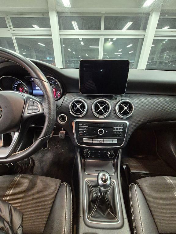 Gebraucht Mercedes A180 Edition 122 PS (89 kW) 2018 Schwarz Limousine