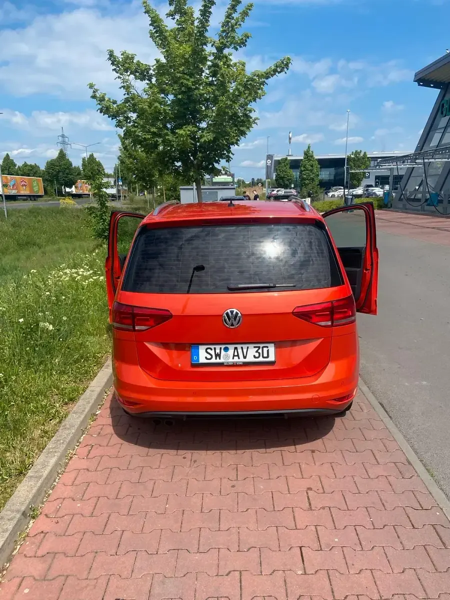 Gebraucht VW Touran 150 PS (110 kW) 2017 Orange Van / Kleinbus