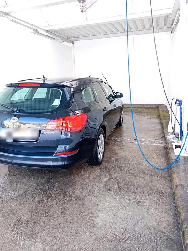 Gebraucht Opel Astra 95 PS (69 kW) 2011 Schwarz Kombi