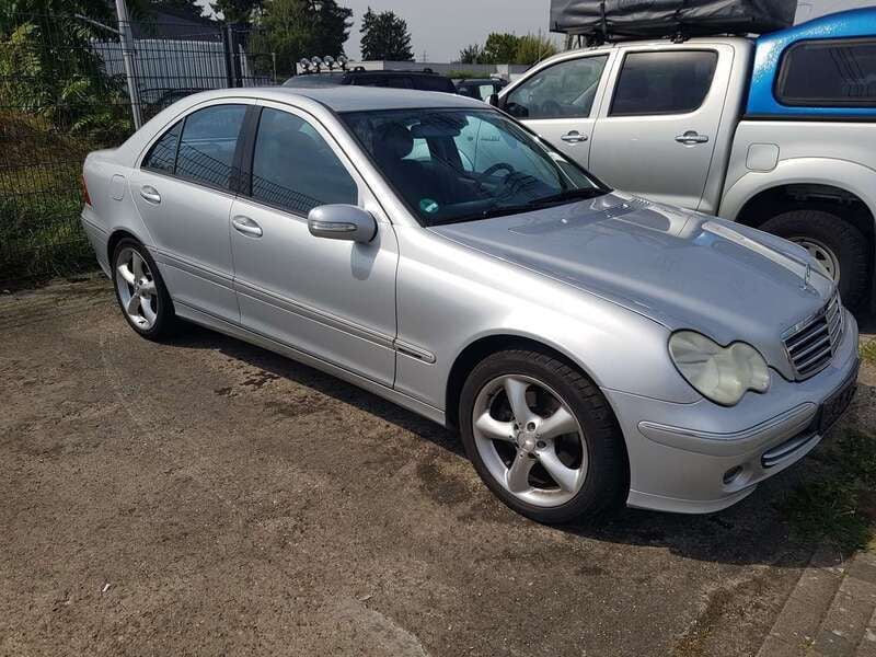 Silber Gebraucht 2006 Mercedes C230 Avantgarde Limousine | 3.950 € (Fairer Preis) - Bild 1/4
