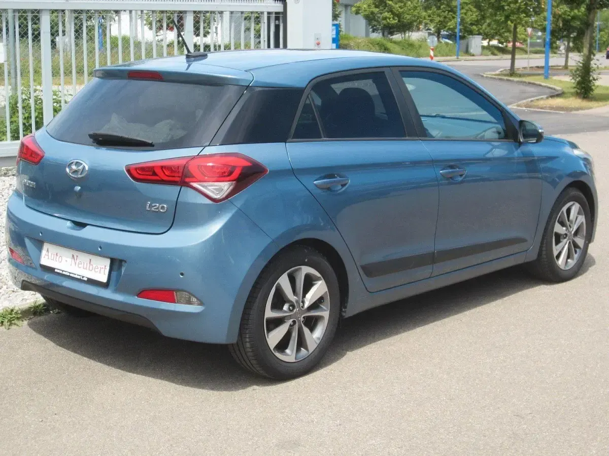 Gebraucht Hyundai i20 YES! 101 PS (74 kW) 2018 Blau Kleinwagen