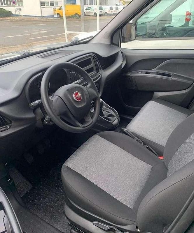 Gebraucht Fiat Doblò 101 PS (74 kW) 2022 Colore esterno (grau (met)) Van / Kleinbus