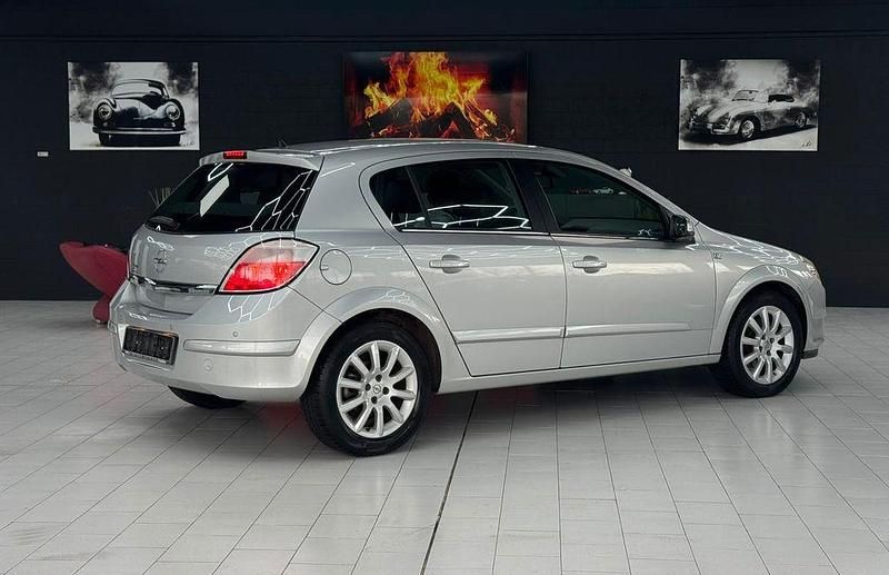 Gebraucht Opel Astra 105 PS (77 kW) 2004 Silber Limousine