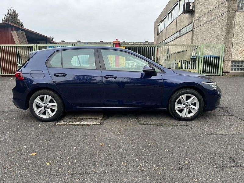 Gebraucht VW Golf VIII Life 150 PS (110 kW) 2020 Blau Limousine