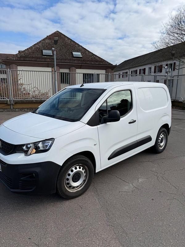 Gebraucht Peugeot Partner 110 PS (80 kW) 2019 Weiß Van / Kleinbus