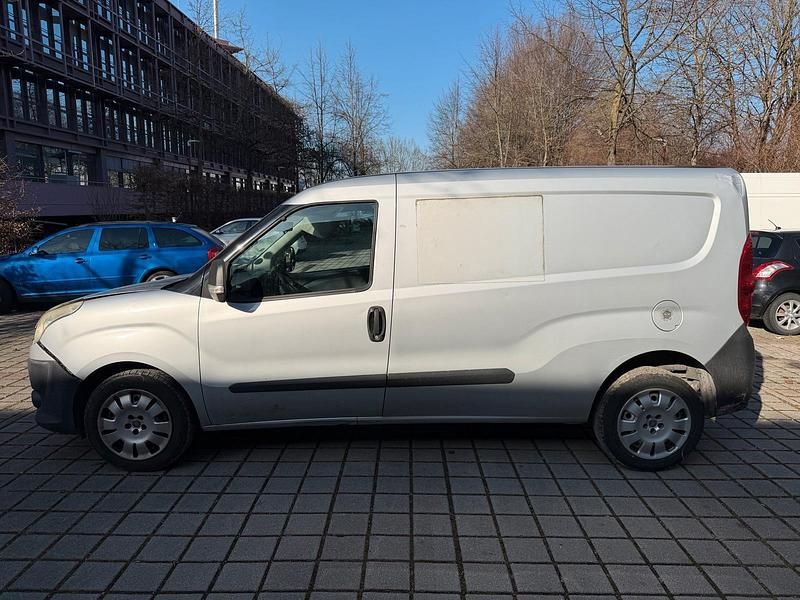 Gebraucht Fiat Doblò 90 PS (66 kW) 2012 Silber Van / Kleinbus