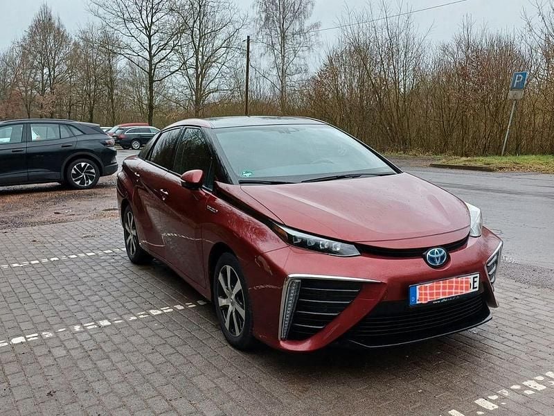 Gebraucht Toyota Mirai 155 PS (114 kW) 2018 Rot Limousine