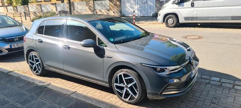 Grau Gebraucht 2020 VW Golf VIII Style Limousine | 19.999 € (Superpreis) - Bild 1/4