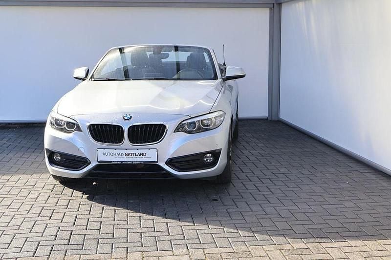 Gebraucht BMW 230 Sport Line 252 PS (185 kW) 2017 Glaciersilber Cabrio
