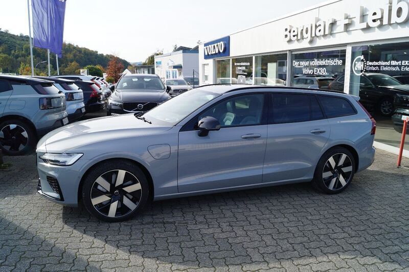 Gebraucht Volvo V60 Plus 349 PS (256 kW) 2024 Vapour grey Kombi