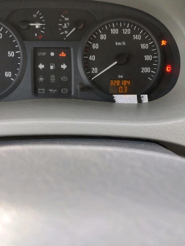 Gebraucht Opel Vivaro 101 PS (74 kW) 2002 Silber Van / Kleinbus