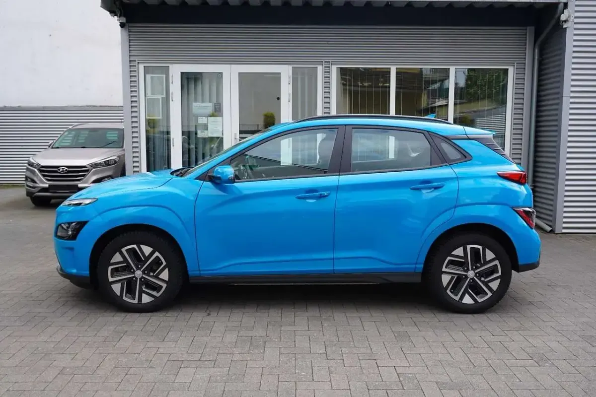 Gebraucht Hyundai Kona Select 100 kW (136 PS) 2023 Blau SUV