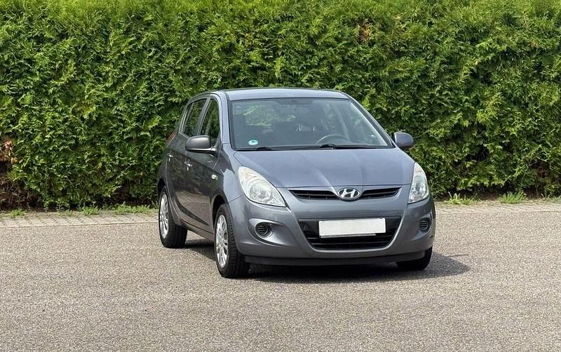 Grau Gebraucht 2009 Hyundai i20 Classic Kleinwagen | 1.499 € (Guter Preis) - Bild 1/4