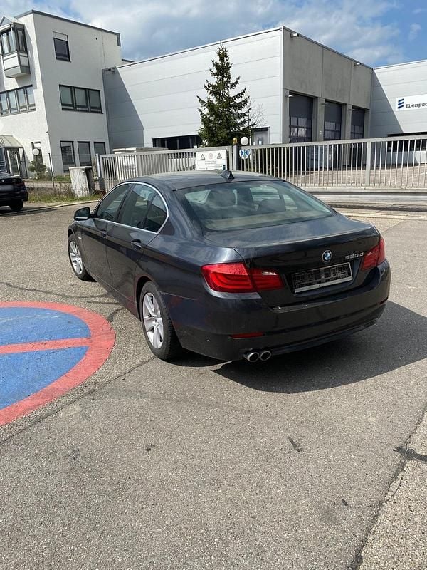 Second-hand BMW 520 184 CP (135 kW) 2013 Negru Berlinǎ