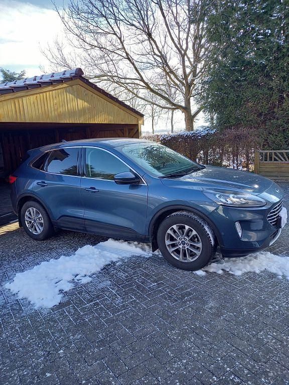 Gebraucht Ford Kuga Titanium 120 PS (88 kW) 2020 Blau SUV