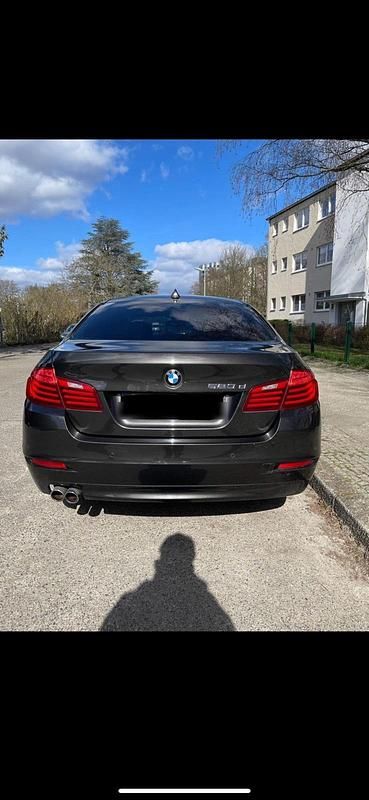 Second-hand BMW 520 Sport Line 190 CP (139 kW) 2015 Maro Berlinǎ