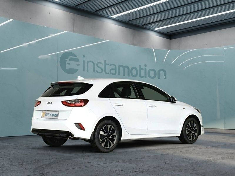 Neu Kia Ceed 101 PS (74 kW) 2025 Weiß Kleinwagen