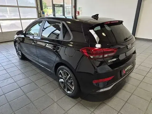 Gebraucht Hyundai i30 Advantage 140 PS (102 kW) 2024 Schwarz Limousine
