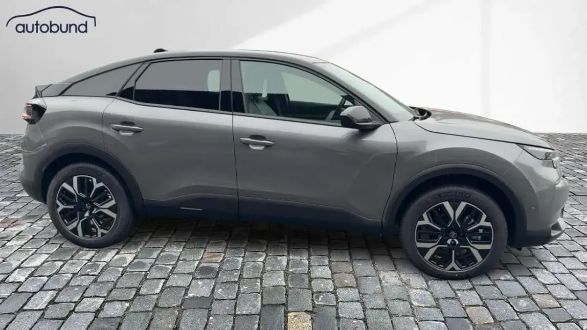 Neu Citroën C4 131 PS (96 kW) 2025 Grau SUV