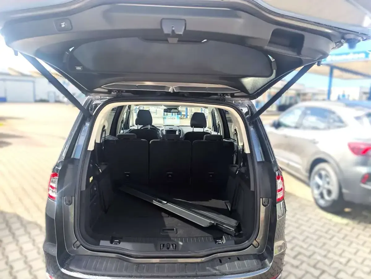 Gebraucht Ford Galaxy Titanium 150 PS (110 kW) 2022 Magneticgrau (metallic) Van / Kleinbus