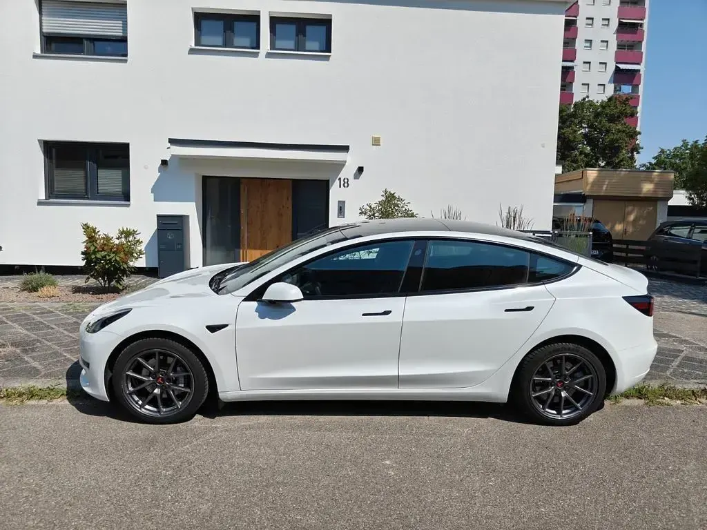 Gebraucht Tesla Model 3 RWD 239 kW (325 PS) 2022 Weiß Limousine