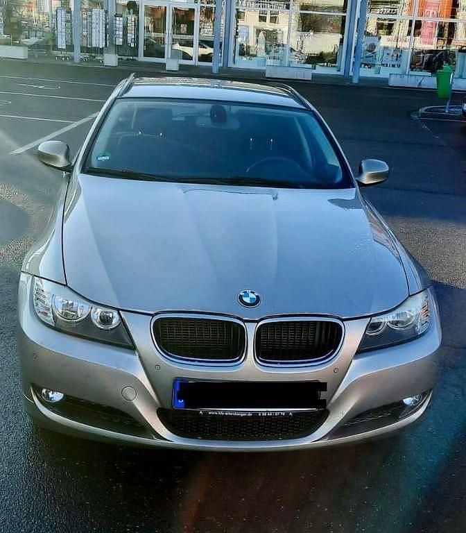 Gebraucht BMW 318 143 PS (105 kW) 2010 Grau Kombi