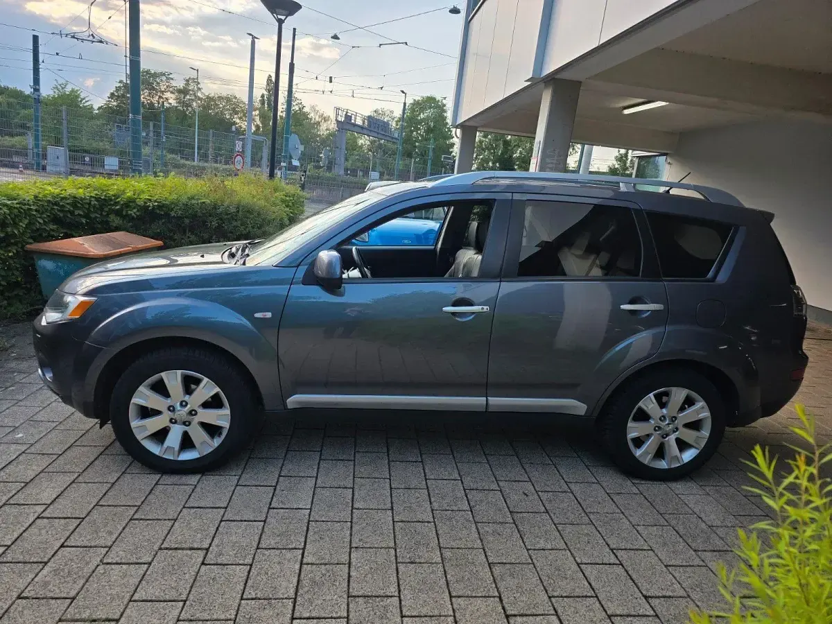 Gebraucht Mitsubishi Outlander Instyle 140 PS (102 kW) 2008 Grau SUV