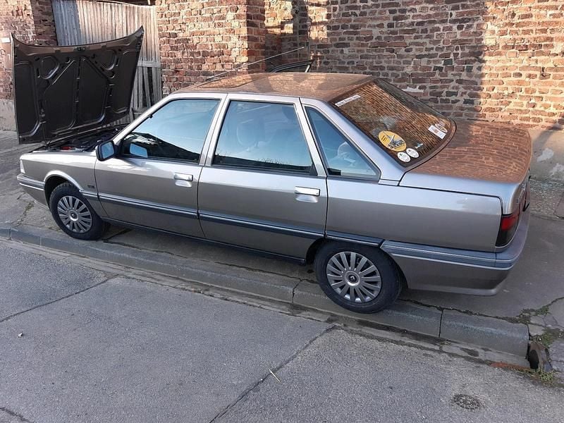 Gelb Gebraucht 1990 Renault 21 Limousine | 3.500 € - Bild 1/4